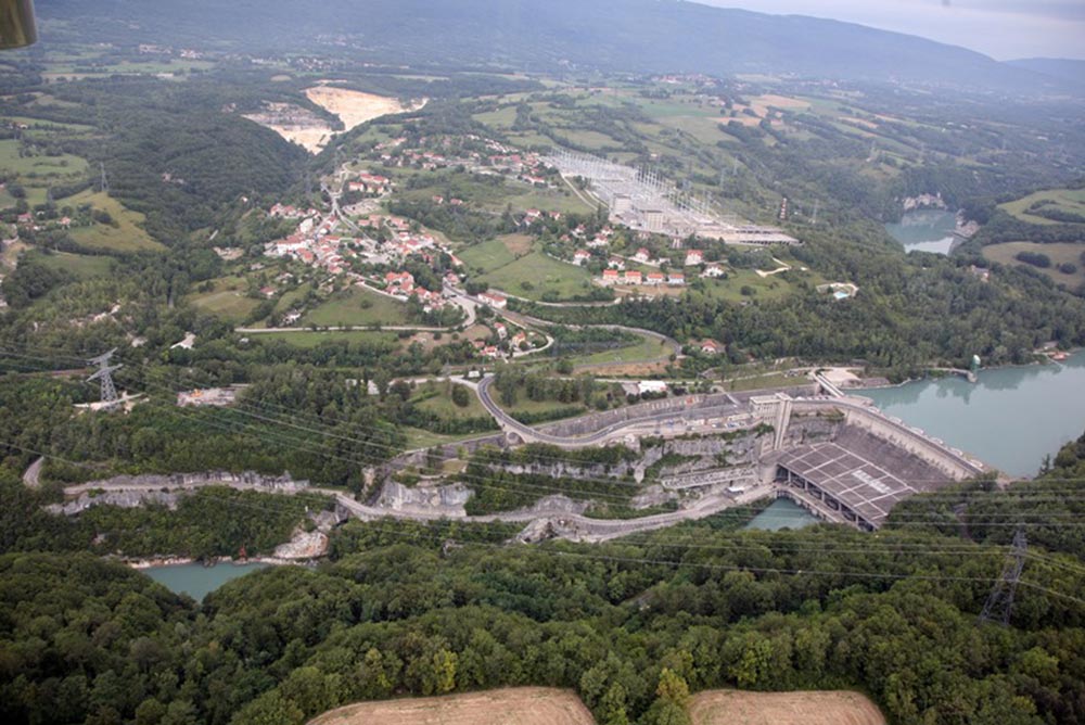 Vue aérienne du barrage de Génissiat