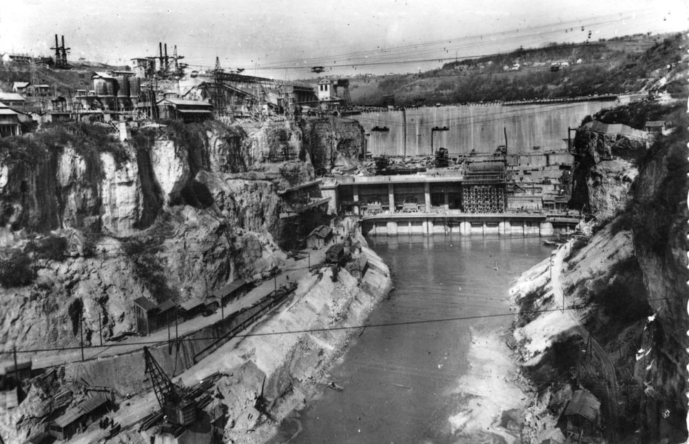 Carte postale d'époque : construction du barrage de Génissiat